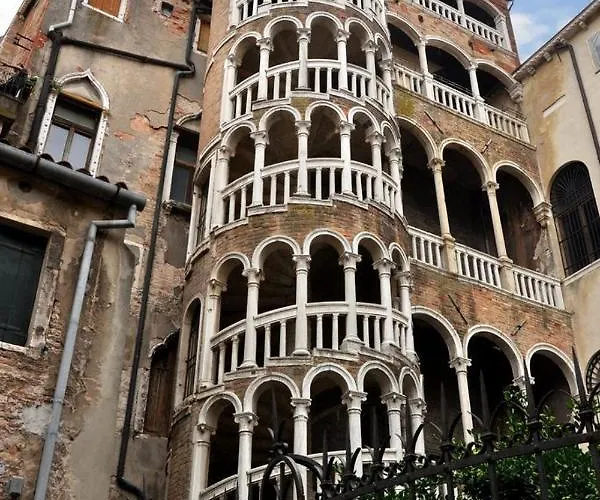 Alojamento de Acomodação e Pequeno-almoço Palazzo Eugenia - Minelli 3*